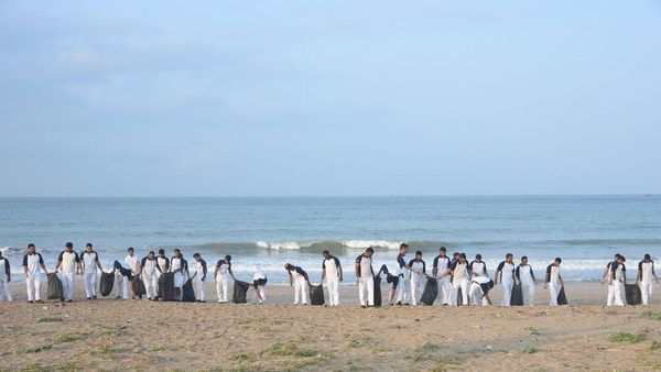 Tamil Nadu's Marina Beach Cleans Up: Coast Guard Leads International Coastal Clean-Up Day Initiative