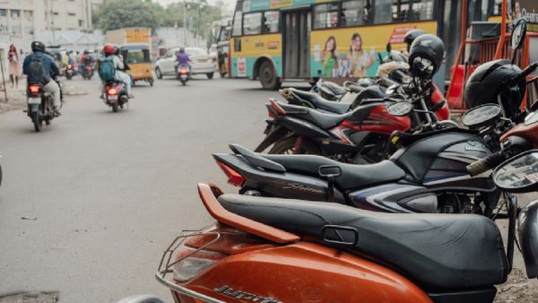 Mumbai's Online Parking Plan Stalls: What Is Delaying The BMC's Project? Find Out Here