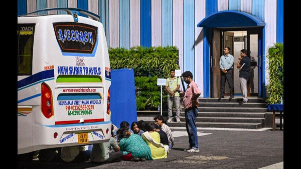 RG Kar Impasse: Junior Doctors Persist with Strike Following Unsuccessful Talks with West Bengal Government
