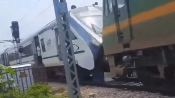 New Delhi-Varanasi Vande Bharat Develops Technical Snag, Stopped In UP