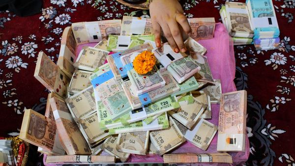 What To Buy On Dhanteras 2024: Gold, Silver, Electronics, And Beyond