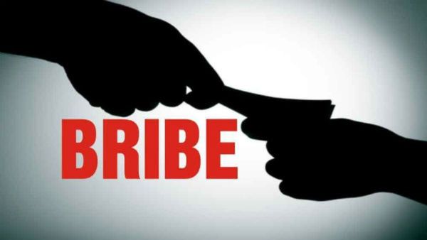 See What Happened Soon After CBI Nabbed Two Delhi Police Officers For Bribery!