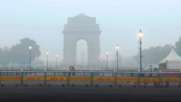 Delhi Chokes As Air Quality Hits 'Very Poor'; Smog Blankets The City
