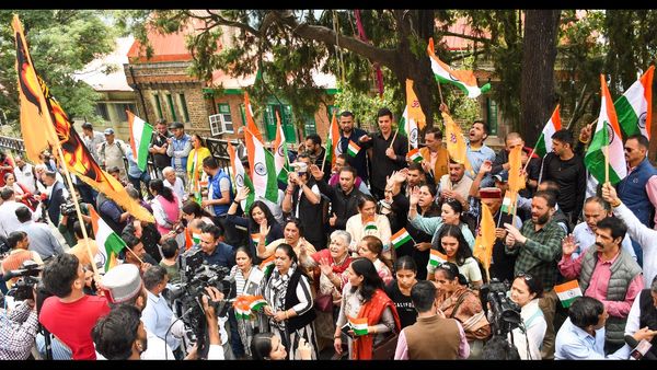 Italy Transfers First Group of Migrants to Albania, Raising Human Rights Concerns