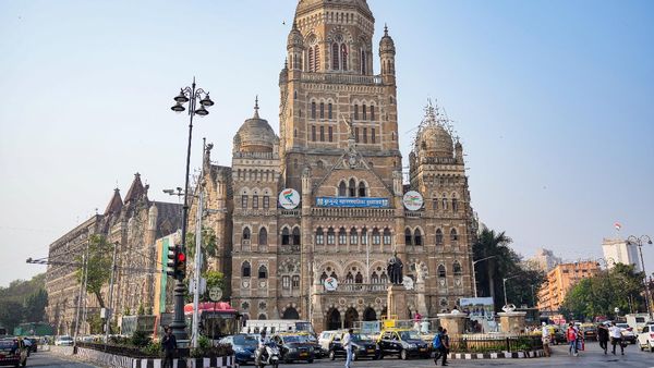 BMC Takes Action: Contractors To Clear 3,000 Abandoned Vehicles From Mumbai Roads