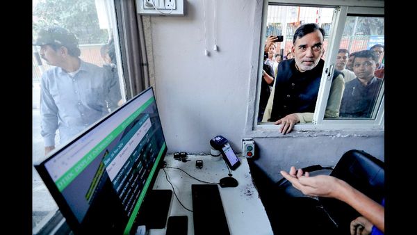 Delhi Government Provides Rs 10 Lakh Compensation to Family of Drain Accident Victim Manoj Kumar