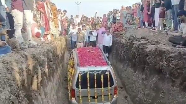 WATCH Full Video Gujarat Family Holds Grand Funeral For ‘Lucky’ Wagon R Car After 12 Years