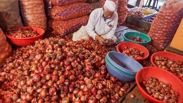 Mumbai Faces Significant Spike In Onion Prices Amid Supply Shortage