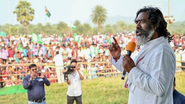 JMM's Hemant Soren Meets Governor, Claims Support to Form Next Government in Jharkhand