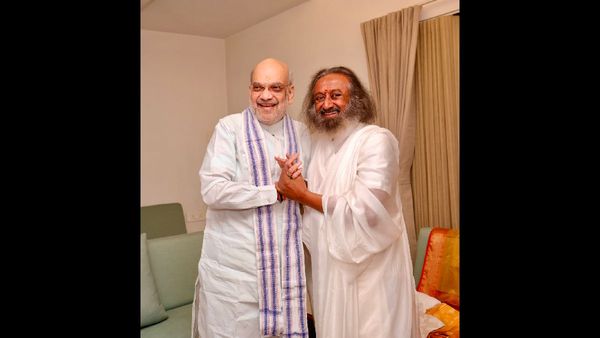 Sri Sri Ravi Shankar Encourages Filmmakers to Inspire Hope and Celebrate Life at IFFI 2024