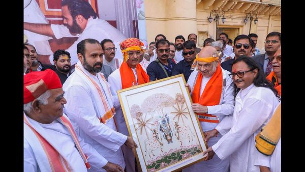 Vishvaraj Singh Mewar Completes Father's Mourning Rituals at Udaipur Temple and City Palace