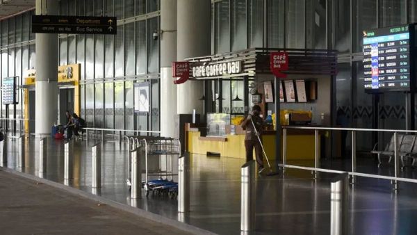 Govt Launches Udaan Yatri Cafe; Kolkata Airport To Have First Affordable Food Stall