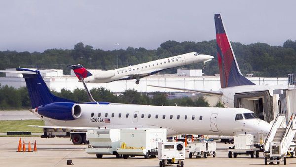 American Airlines Suspends All US Flights A Day Ahead Of Christmas; Here's Why