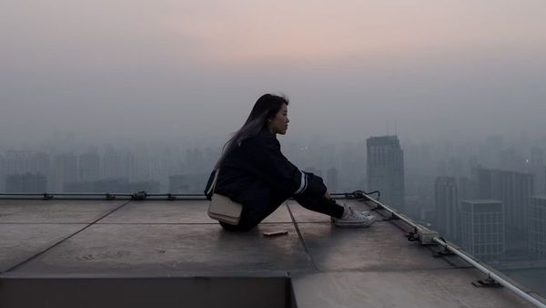 Chinese Woman Wins ₹1 Lakh For Not Using Mobile Phone For 8-Hours