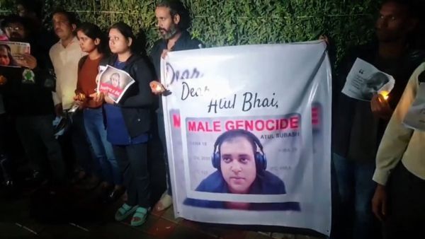 Candlelight Vigil in Bengaluru: Techies Unite In Bellandur To Pay Tribute To Atul Subhash