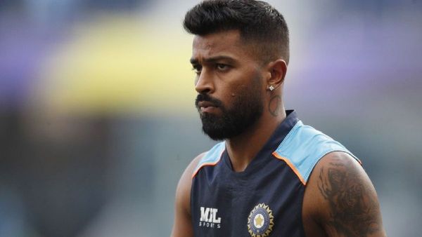 Hardik Pandya's Thoughtful Gesture Amidst Fan Fervour During T20 Semi-Final