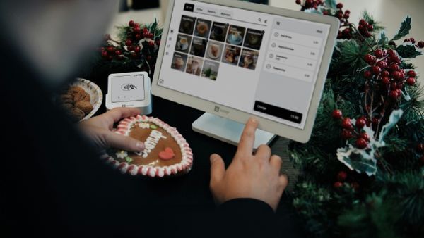 Christmas Gift Ideas: 5 Unique Ways To Stay Connected With Faraway Friends And Family