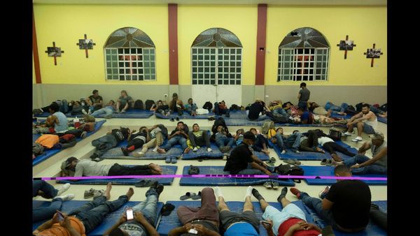 Small Migrant Caravan Leaves Southern Mexico Amidst Uncertainty of Reaching US Border