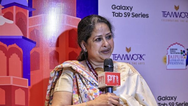 Pranab Mukherjee's Daughter Slams Congress Over Manmohan Singh Memorial Controversy