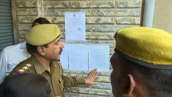 Atul Subhash Suicide: Bengaluru Police Summons Deceased Techie's Wife, Paste Notice at Her Jaunpur Home