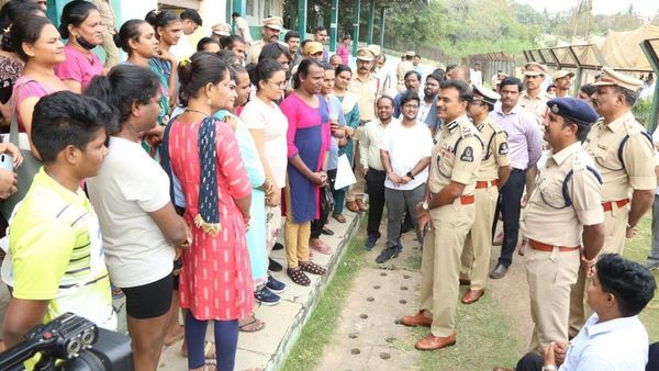 Hyderabad's New Initiative Appoints 44 Transgenders As Traffic Assistants