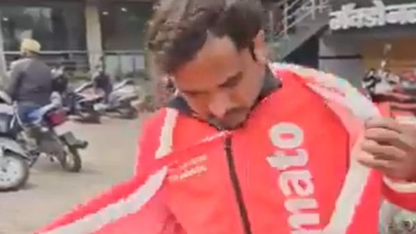 Hindu Group In Indore Forces Zomato Delivery Agent To Remove Santa Costume | WATCH