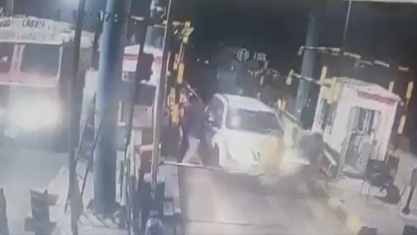 Accident Caught On Cam: Ganja Peddlers Ran Over Cops At Toll Plaza In Kakinada