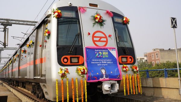 Delhi Metro Passengers Left Behind 89 Laptops, 193 Mobiles, Rs 40 Lakh Cash, 9 Mangalsutras In 2024