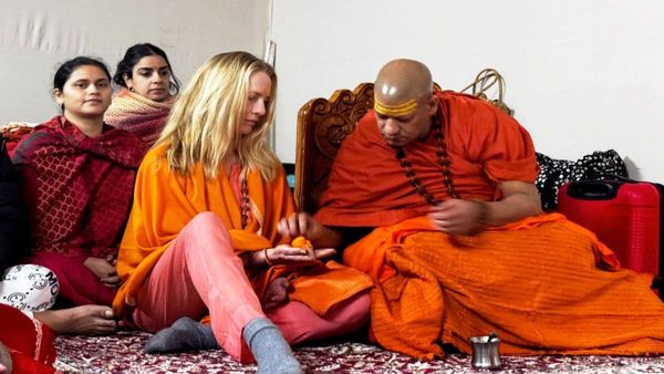 Swami Kailashanand Giri Claims Steve Jobs's Wife Is Ready to Embrace Sanatan Dharma