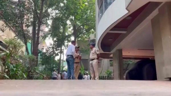 Saif Ali Khan Stabbed: CCTV Shows No Signs of Forced Entry, Insider Job Suspected