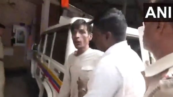 Saif Ali Khan Attack Case: Bandra Police Detains Suspect Accused Of Attacking Bollywood Actor