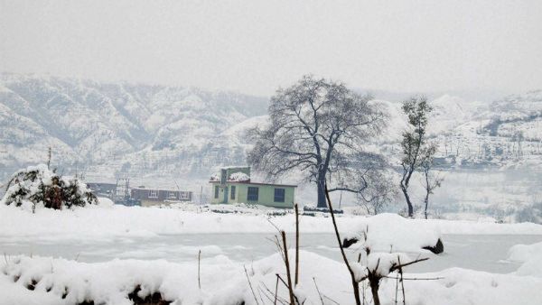 US Winter Storm 2025: Record Snowfall, Travel Chaos & Emergency In 6 States