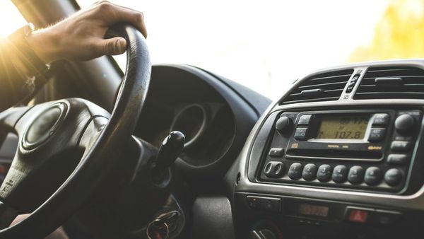 Mumbai Viral Video: Drunk Driver In SUV Waves 'Desi Katta' At Security Guards, Says 'Ghaziabad Dikha Denge'