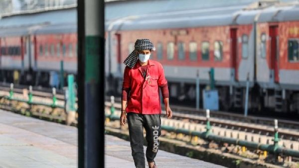 Are You Paying Extra for Porters? Railway Screens Now Show Porter Rates – Know The Right Price Before You Pay