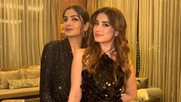 Rasha Thadani & Raveena Tandon’s Divine Dip at Maha Kumbh – See Their Breathtaking Photos!