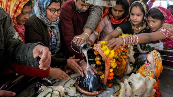 Maha Shivaratri Quotes: Check Top 20 Brand New Messages & Wishes To Share With Your Family & Friends