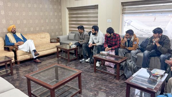 US Deportee Immigrants From Punjab Allege They Were 'Handcuffed With Legs Chained' Throughout Flight