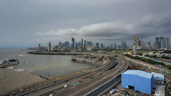 Mumbai Viral Video: Watch BMW's High-Speed Crash On Coastal Road That Left Viewers Stunned