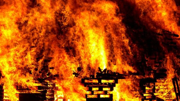 Fire Erupts at London Substation, Shuts Heathrow, Leaves Thousands Without Power