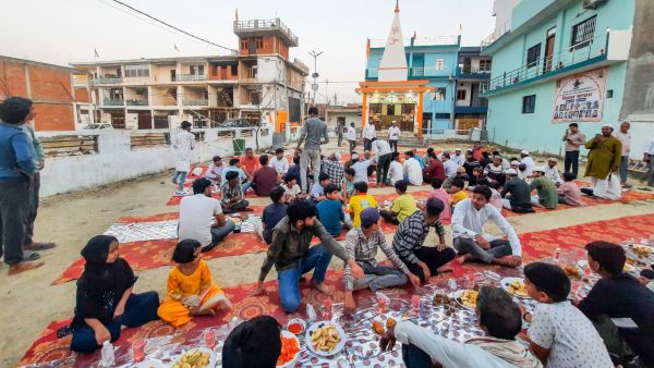 Lucknow Locality Becomes Model Of 'Ganga Jamuni Tehzeeb': Iftar, Namaz, Shiv Aarti