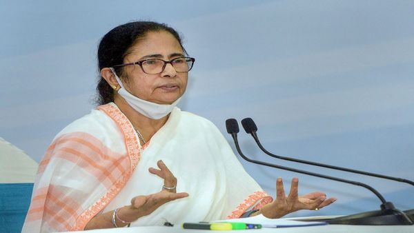 Mamata Banerjee Disputes India’s 2060 Growth Forecast at Oxford; BJP Slams It as ‘Insult’