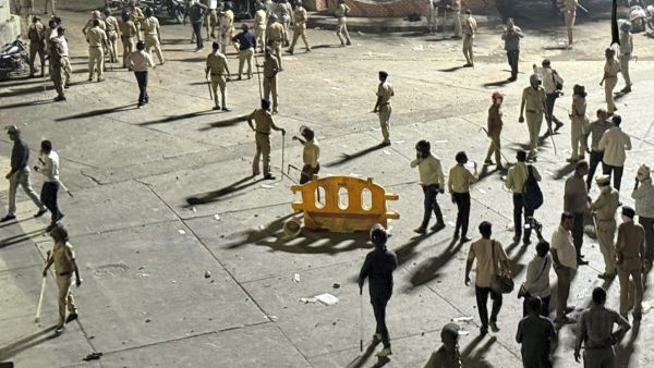 Clashes Erupt In Nagpur Amid Rumours Of Quran Burning by Bajrang Dal, 4 Injured; CM Fadnavis Appeals For Calm