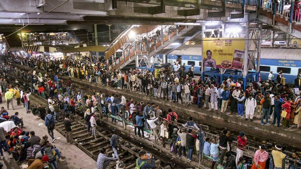 Railways To Build Permanent Outside Waiting Areas, Wider FOBs At 60 Major Stations