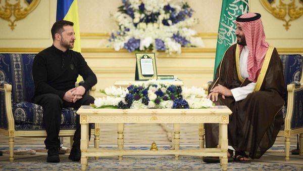 Ukraine President Zelenskyy Meets Saudi Arabian Prince, Discusses Steps To End War With Russia