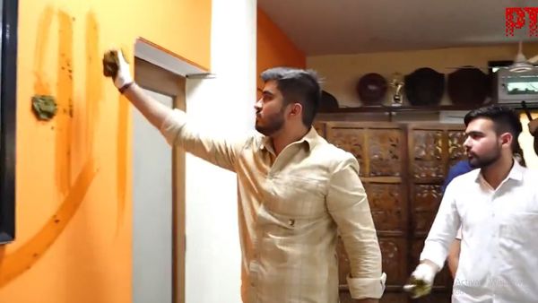 DUSU President Ronak Khatri Paints Laxmi Bai College's Principal's Room With Cow Dung | Viral Video