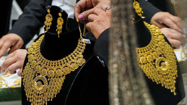Gold Rates On April 7: Yellow Metal Price Dips Slightly Across Major Indian Cities | Deets Inside