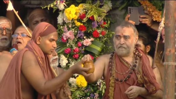 Who Is Satya Chandrashekarendra Saraswathi Shankaracharya, Junior Pontiff Of Kanchi Kamakoti Peetam?