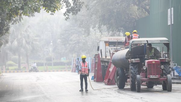 MCD Forms Panel To Fast-Track Cleaning Of Delhi’s 1,400-km Road Network