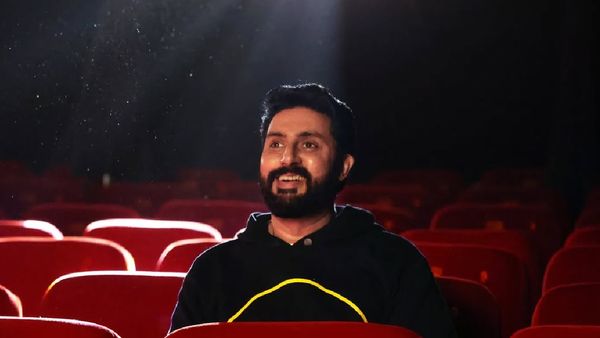 Abhishek Bachchan Loses Temper At Paparazzi, Pushes Camera At Manoj Kumar’s Funeral