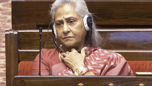 Jaya Bachchan Seen Losing Cool As Fan Tries to Click Photo At Manoj Kumar’s Prayer Meet